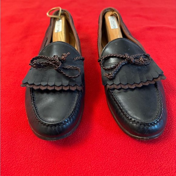 Allen Edmond Woodstock Men\'s Classic Kiltie Tassel Loafers in Black and Brown 11 Allen Edmonds Woodstock Black W/ Brown Trim Double Kiltie  main image 3